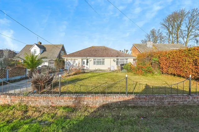 Point Clear Road, St. Osyth, Clacton-on-Sea, Essex, CO16, photo 1
