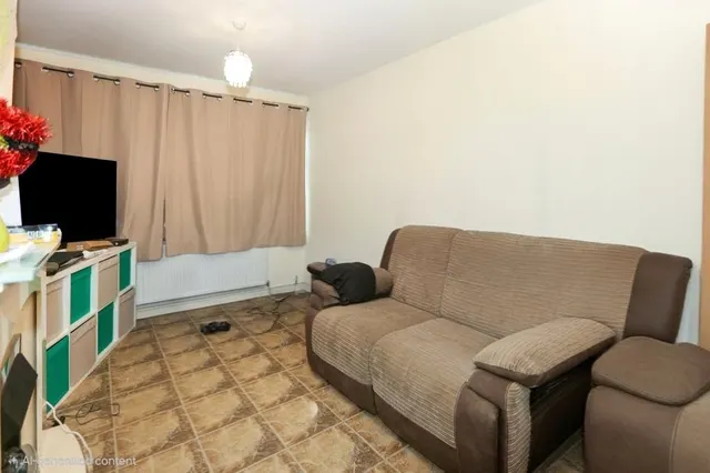 Renton Grove, Wolverhampton, WV10, photo 3