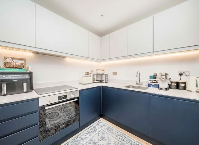 Photo 3 — Alexandra Drive, Surbiton, KT5