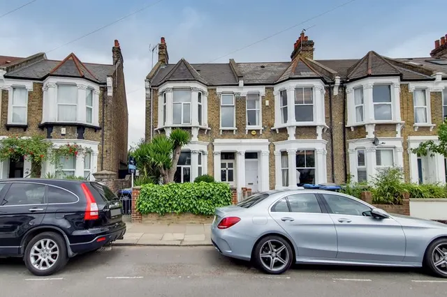 Wakeman Road, London NW10 5BJ, photo 1