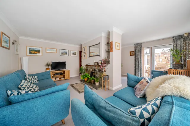Photo 3 — Linfields, Amersham, HP7