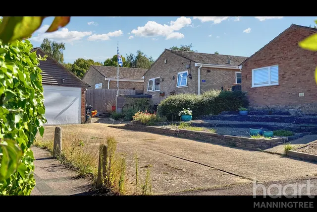 Knights Close, Lawford, CO11, photo 1