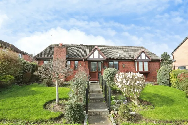 Dunham Crescent, Crewe, Cheshire, CW2, photo 1