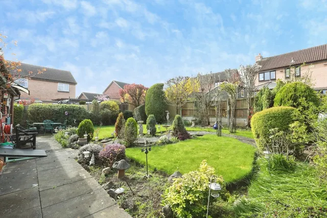 Photo 3 — Dunham Crescent, Crewe, Cheshire, CW2