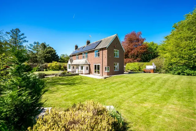 Macclesfield Road, Prestbury, SK10, photo 3