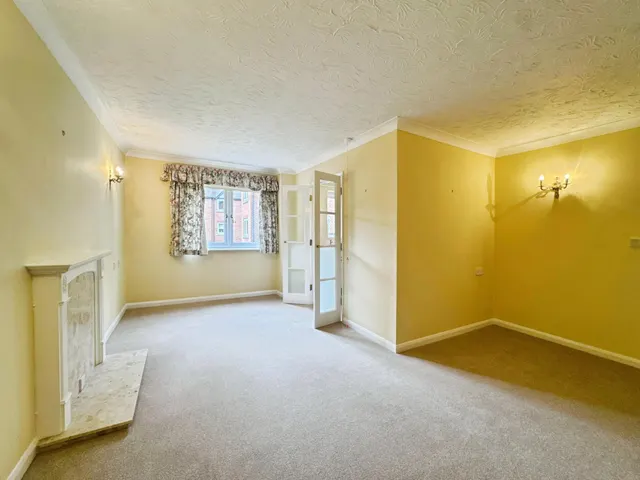 Photo 2 — Swan Court, Banbury Rd, Stratford-upon-Avon, CV37