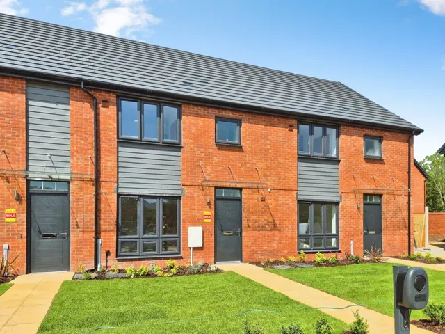 Caligae Square, Brockworth, GL3, photo 1