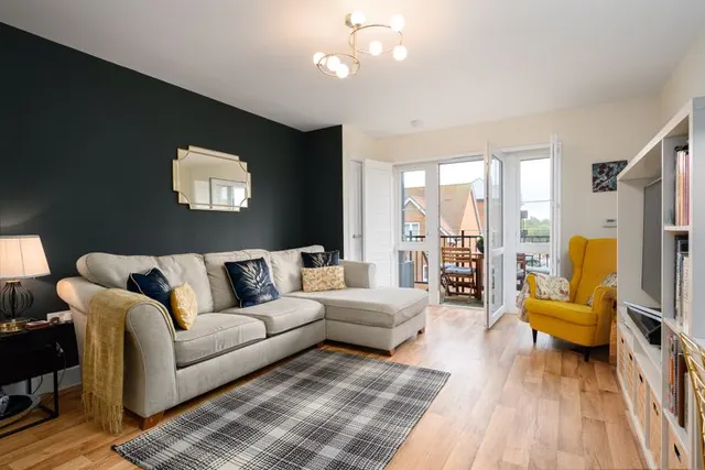 Photo 2 — Alderson Grove Hersham, Walton-On-Thames KT12 5EG