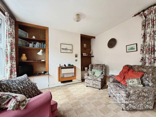 St. Marys Road, Cowes, PO31, photo 3