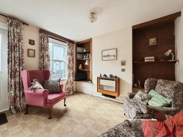 St. Marys Road, Cowes, PO31, photo 2