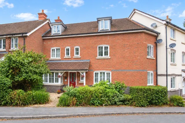 Elvetham Rise, Chineham, RG24, photo 1