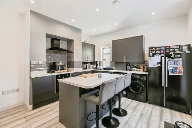 Myrtle Road, Wombwell, S73, photo 3