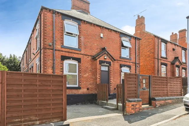 Myrtle Road, Wombwell, S73, photo 1