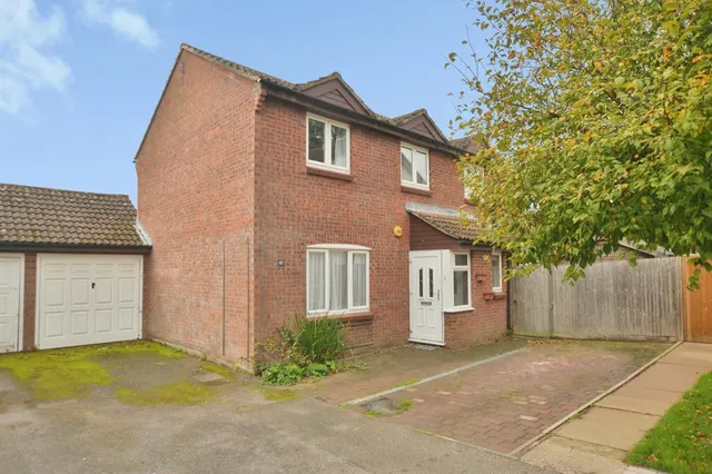 Broadhurst Drive, Kennington, TN24, photo 1