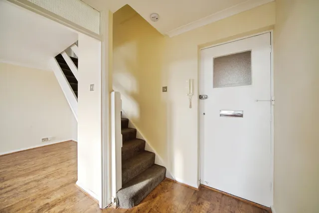 Photo 3 — The Chiltons, Grove Hill, London, E18