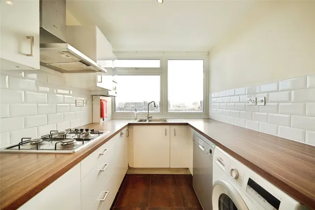 Photo 2 — The Chiltons, Grove Hill, London, E18