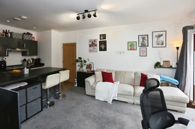Wickham Road, Fareham, PO16, photo 3