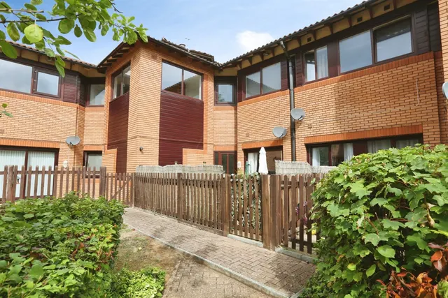 Wickham Road, Fareham, PO16, photo 1