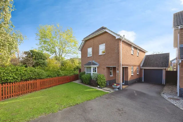 Hawthorn Road, Kingsnorth, Ashford, photo 1