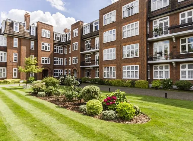 Portsmouth Road, Surbiton, KT6, photo 1