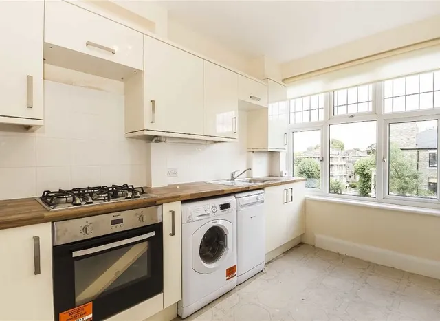 Portsmouth Road, Surbiton, KT6, photo 3