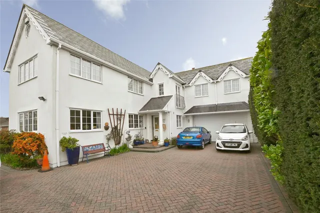 Havant Road, Hayling Island, PO11, photo 1
