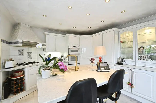 Havant Road, Hayling Island, PO11, photo 2