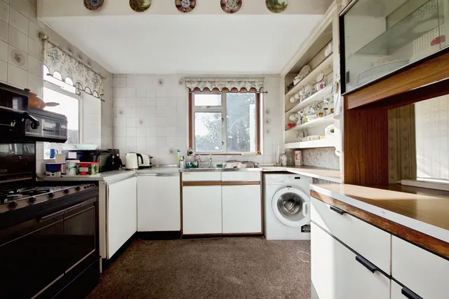 Photo 3 — Brentwood Road, Romford, RM1