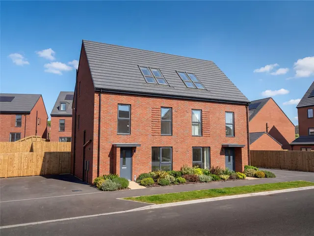 The Avenue, Wingerworth, S42, photo 1