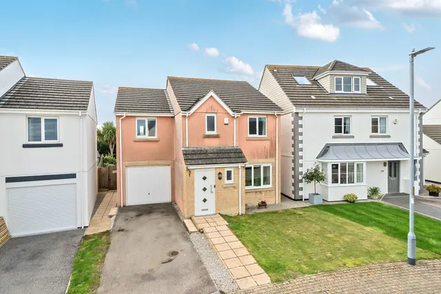 Hellis Wartha, Helston, TR13