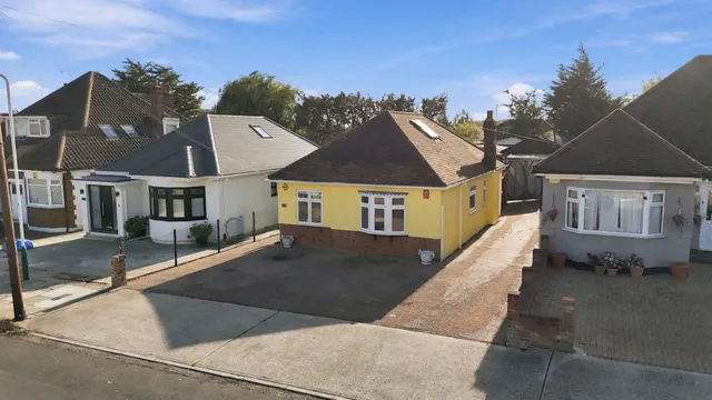 Coleridge Road, Romford, RM3, photo 1