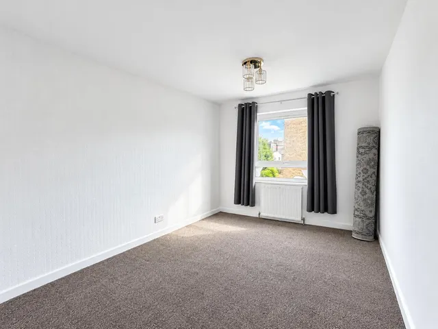 Nantes Close, Wandsworth, SW18, photo 2