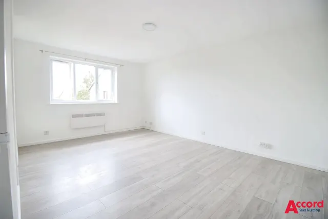 Millhaven Close, Romford, RM6, photo 2
