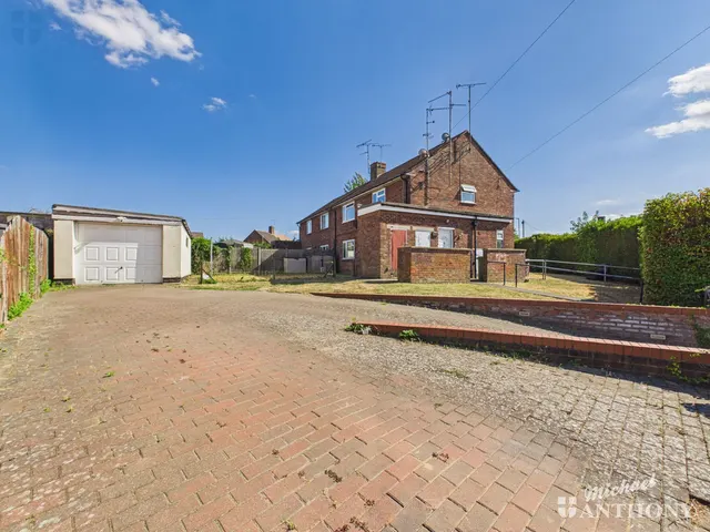 Churchill Avenue, Aylesbury, HP21 8NF, photo 1