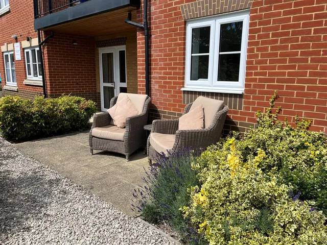 Churchfield Road, Walton-On-Thames, KT12, photo 2