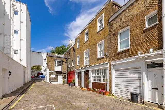 Gloucester Mews, Bayswater, W2, photo 2