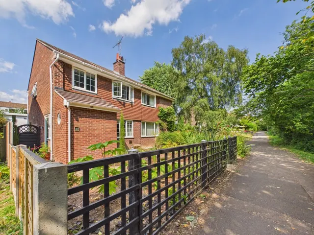 Kempton Close, Thornbury, BS35, photo 1