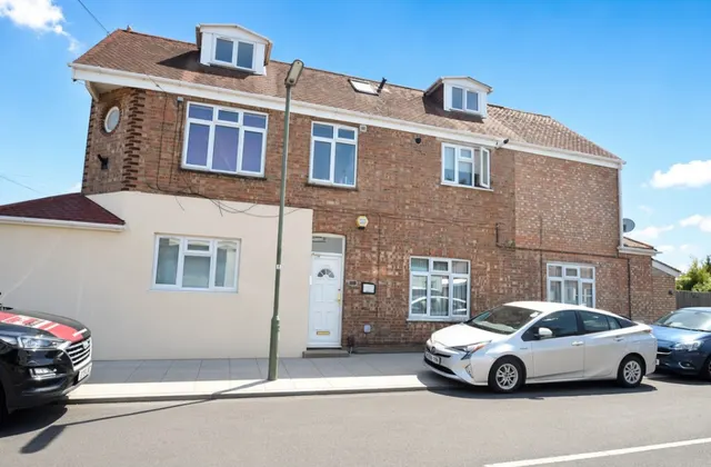 Chesterfield Road, photo 1