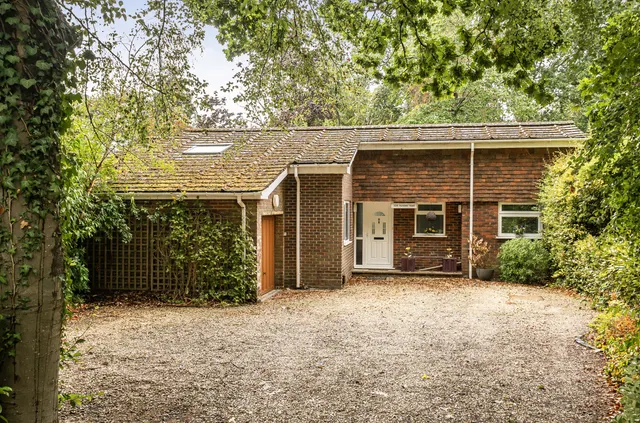 Hursley Road, Chandler's Ford, SO53, photo 1