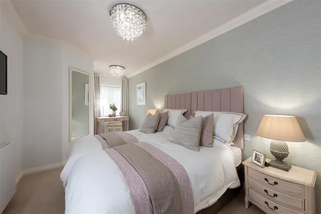 London Road, Bagshot, GU19, photo 2