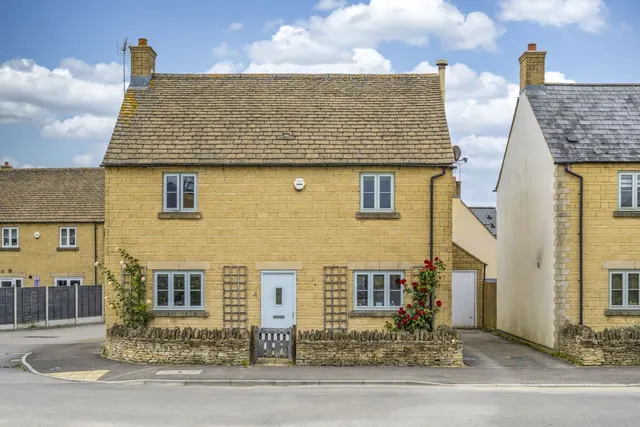 Winchcombe Gardens, South Cerney, GL7, photo 1