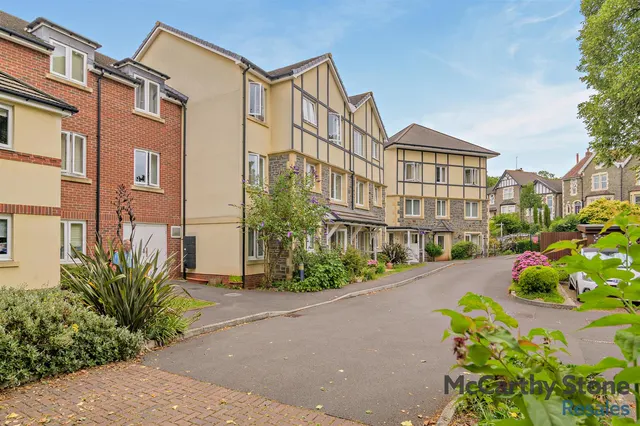 Overnhill Road, Downend, BS16, photo 1