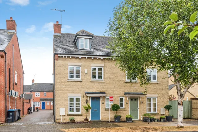 Ashdale Avenue, Witney, photo 1