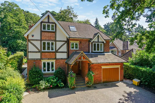 6 bedroom house — Bagshot Road, Ascot, Berkshire, SL5 9JL