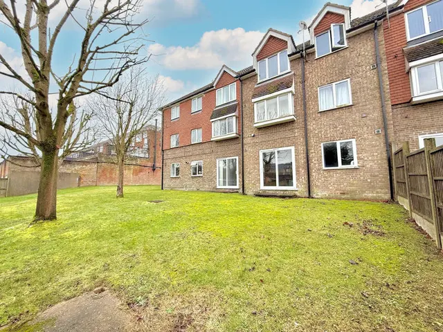 Abbey Mews, Dunstable LU6 3PJ, photo 1