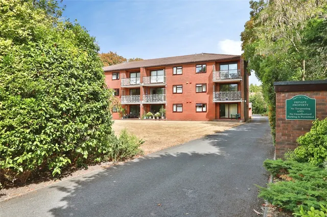 West Cliff Road, West Cliff, BH4, photo 1