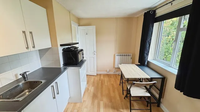 Photo 2 — 270 Frome Road, Trowbridge
