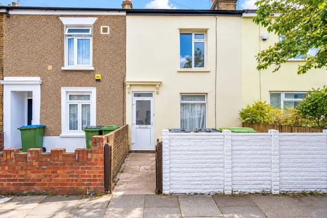 Frederick Place, London, SE18, photo 1