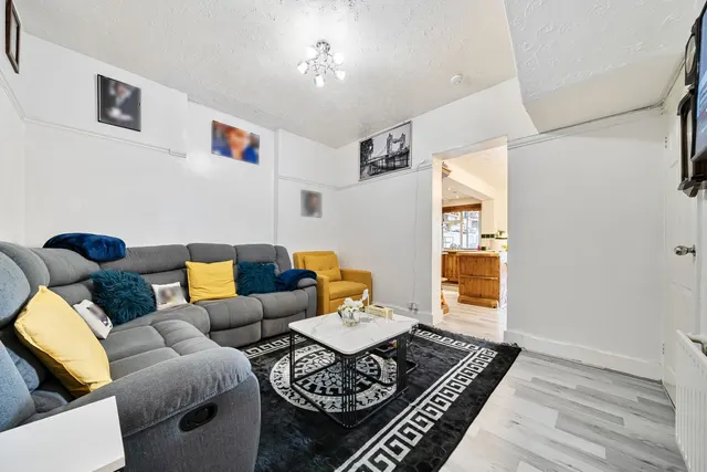 Photo 2 — Colney Road, DA1