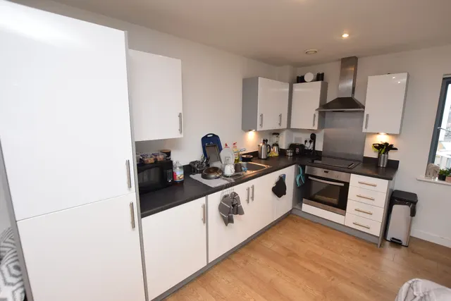 Quayside Drive, Colchester, Essex, CO2 8GN, photo 1